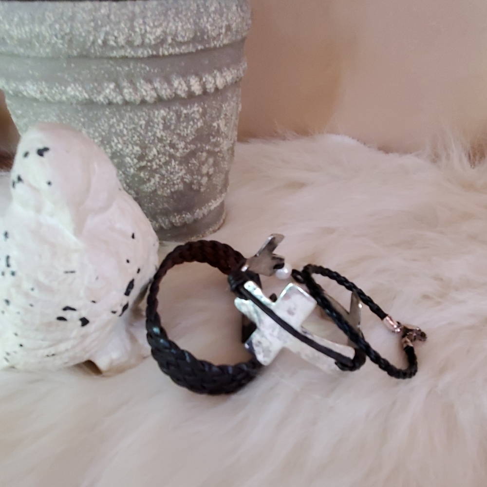 Black leather bracelet set.